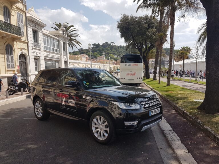 Transport premium avec autocar Bus Nice Évasion à Nice - Magiq Rover
