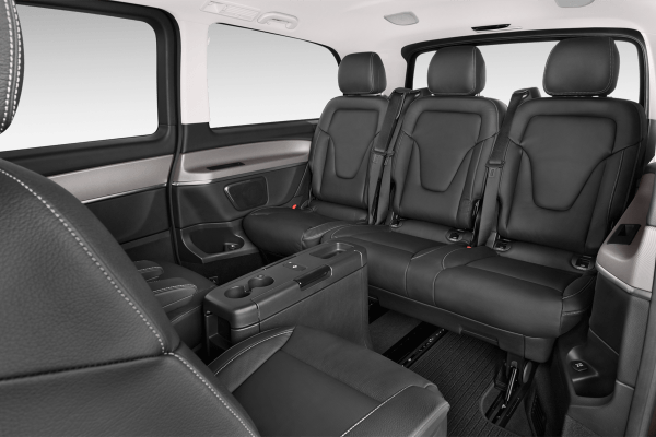 Intérieur spacieux d’un van extra-long Bus Nice Évasion avec chauffeur